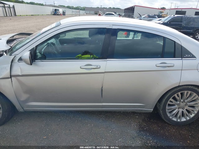 44835778 :رقم المزاد ، 1C3CCBAB8CN155536 vin ، 2012 Chrysler 200 Lx مزاد بيع