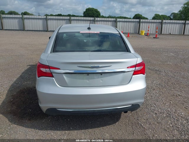 44835778 :رقم المزاد ، 1C3CCBAB8CN155536 vin ، 2012 Chrysler 200 Lx مزاد بيع