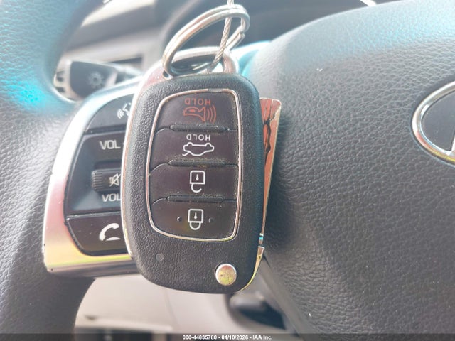 44835788 :رقم المزاد ، 5NPE24AF0JH614447 vin ، 2018 Hyundai Sonata Se مزاد بيع