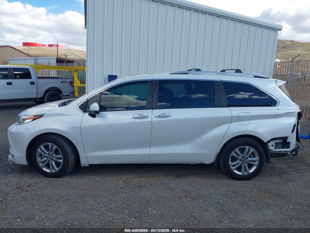 Toyota Sienna Platinum 2022 5TDESKFC0NS056389 Image 15