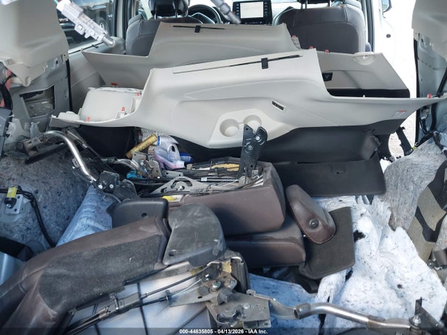 Toyota Sienna Platinum 2022 5TDESKFC0NS056389 Image 12