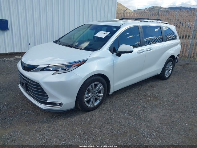 Toyota Sienna Platinum 2022 5TDESKFC0NS056389 Image 2