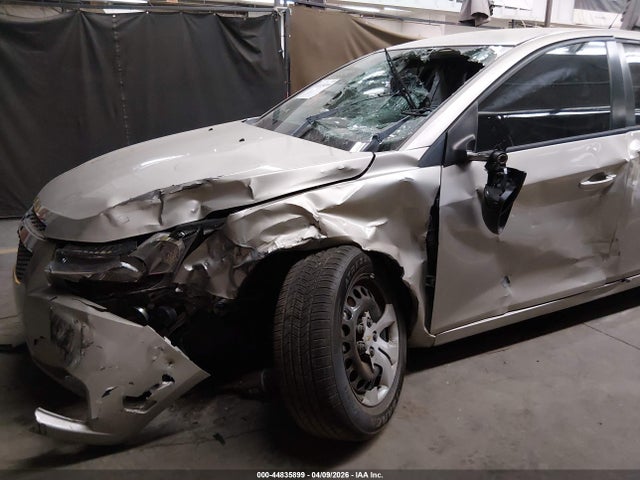 1G1PA5SH5E7435650 Chevrolet Cruze Ls Auto