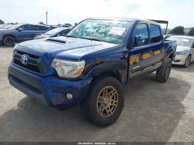 Toyota Tacoma Base V6 2015 3TMLU4EN7FM191385 Image 2