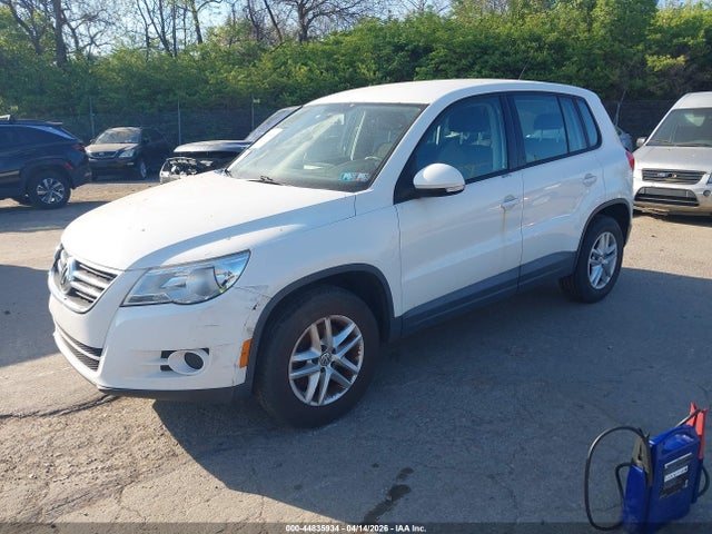 2011 VOLKSWAGEN TIGUAN WVGBV7AX8BW531635 Photo 1