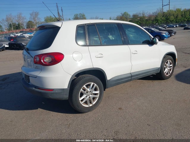 2011 VOLKSWAGEN TIGUAN WVGBV7AX8BW531635 Photo 3