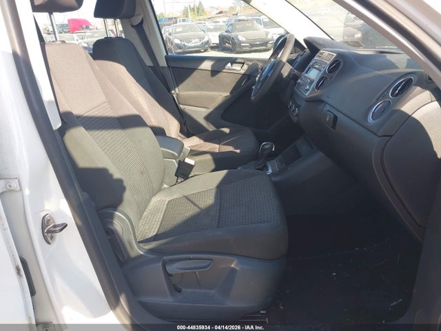 2011 VOLKSWAGEN TIGUAN WVGBV7AX8BW531635 Photo 4