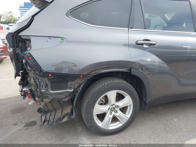 Toyota Highlander Le 2022 5TDZZRAHXNS098321 Image 18