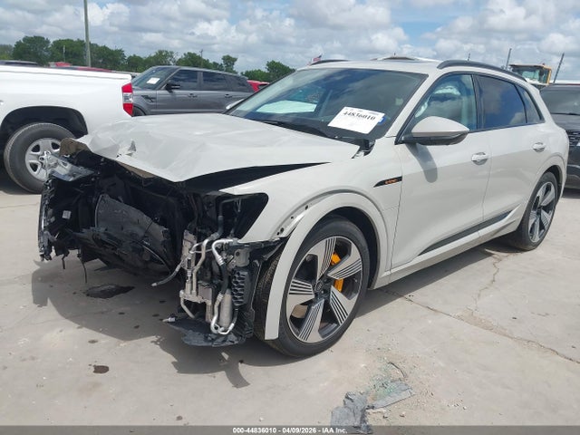 2022 Audi E-tron Premium Plus Quattro მანქანა იყიდება აუქციონზე, vin: WA1LAAGE7NB009110, აუქციონის ნომერი: 44836010