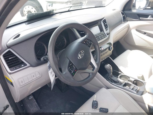 KM8J23A41GU089478 Hyundai TUCSON SE