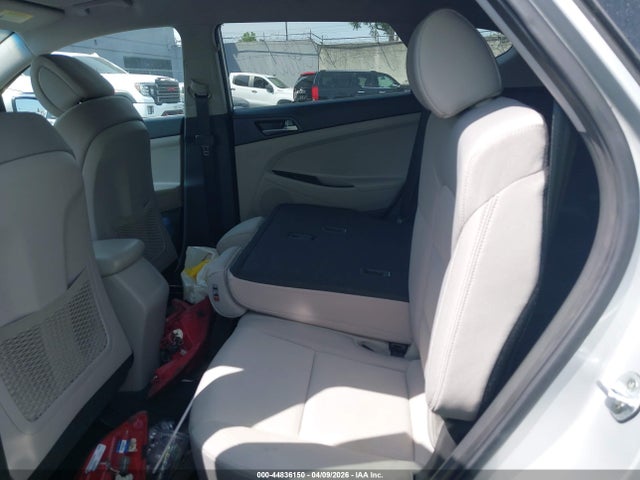 KM8J23A41GU089478 Hyundai TUCSON SE