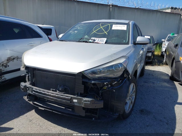 KM8J23A41GU089478 Hyundai TUCSON SE