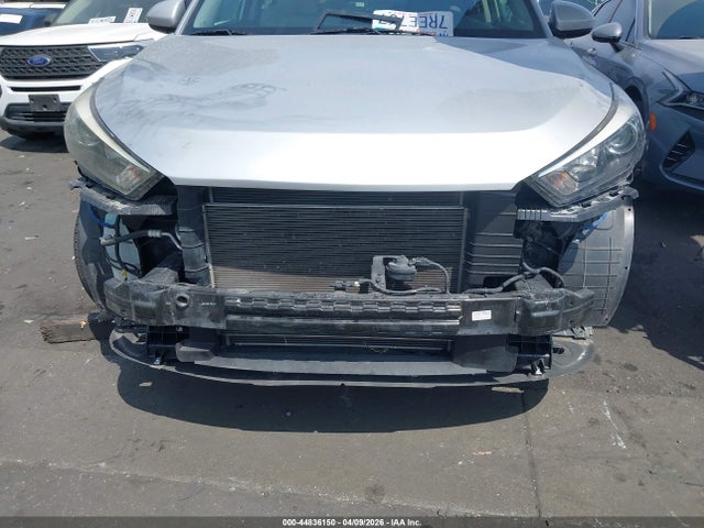 KM8J23A41GU089478 Hyundai TUCSON SE