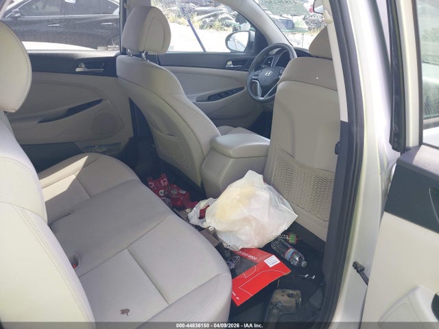 KM8J23A41GU089478 Hyundai TUCSON SE