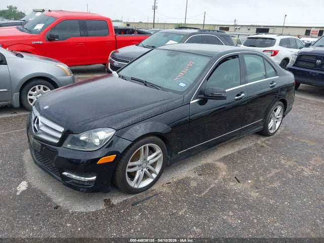 2013 MERCEDES-BENZ C 250 WDDGF4HB8DA777672 Photo 1