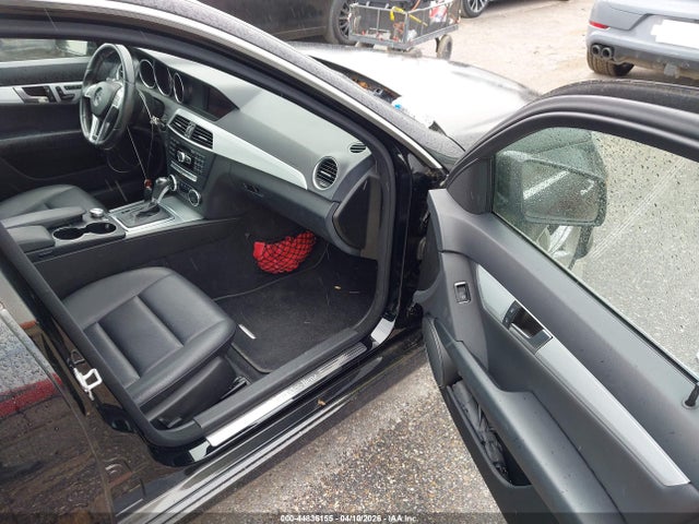2013 MERCEDES-BENZ C 250 WDDGF4HB8DA777672 Photo 4