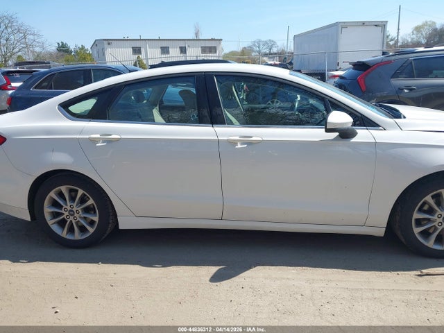 44836312 :رقم المزاد ، 3FA6P0HD3HR195784 vin ، 2017 Ford Fusion Se مزاد بيع