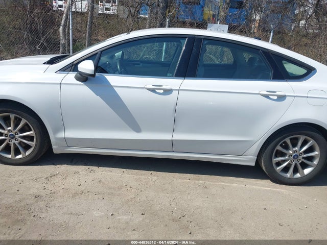 44836312 :رقم المزاد ، 3FA6P0HD3HR195784 vin ، 2017 Ford Fusion Se مزاد بيع