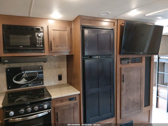 51W123327M1022066 Outdoors Rv Timber Ridge