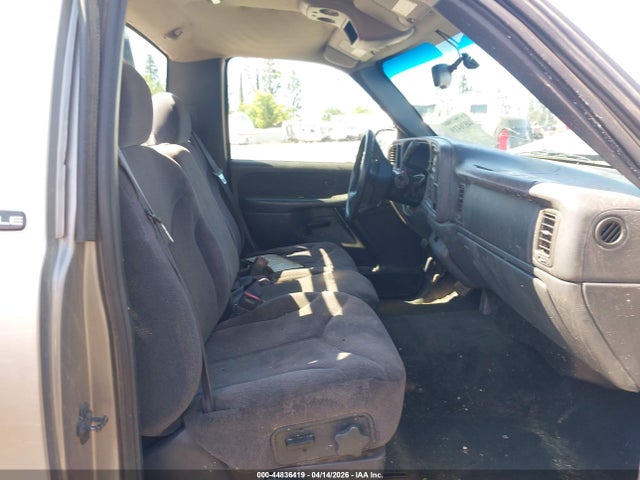 44836419 :رقم المزاد ، 1GTGC24U8YE128435 vin ، 2000 Gmc Sierra 2500 Sle مزاد بيع