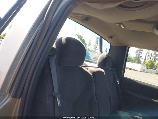 44836419 :رقم المزاد ، 1GTGC24U8YE128435 vin ، 2000 Gmc Sierra 2500 Sle مزاد بيع
