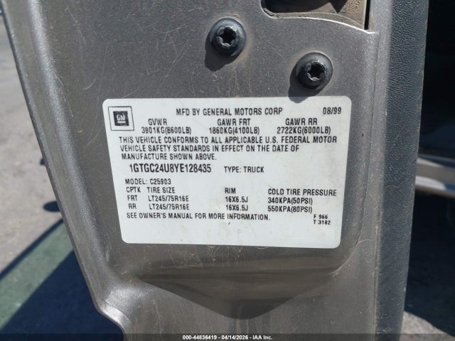 44836419 :رقم المزاد ، 1GTGC24U8YE128435 vin ، 2000 Gmc Sierra 2500 Sle مزاد بيع