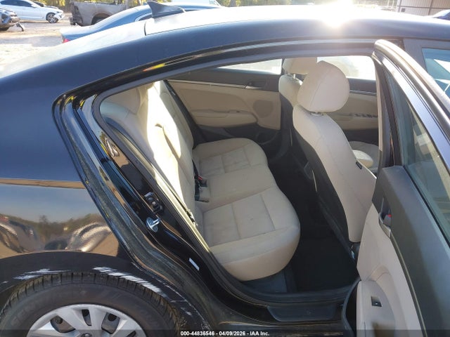 KMHD74LF9HU359951 Hyundai ELANTRA SE
