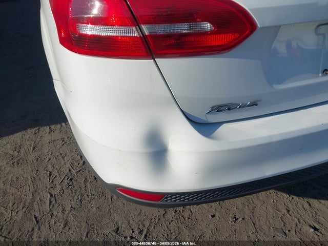 44836745 :رقم المزاد ، 1FADP3F2XFL206592 vin ، 2015 Ford Focus Se مزاد بيع