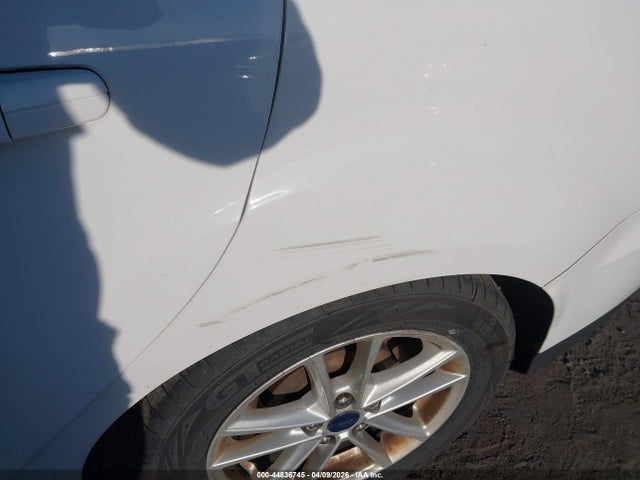 44836745 :رقم المزاد ، 1FADP3F2XFL206592 vin ، 2015 Ford Focus Se مزاد بيع