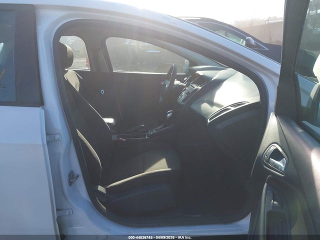 44836745 :رقم المزاد ، 1FADP3F2XFL206592 vin ، 2015 Ford Focus Se مزاد بيع