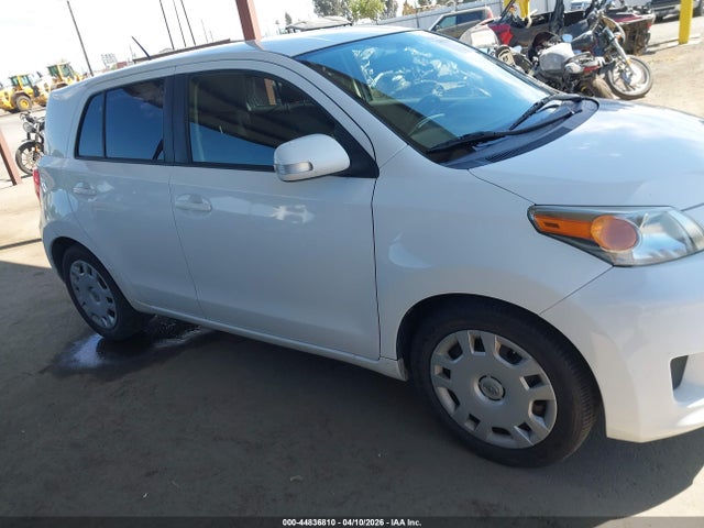 Scion XD 2014 JTKKUPB46E1039644 Image 13