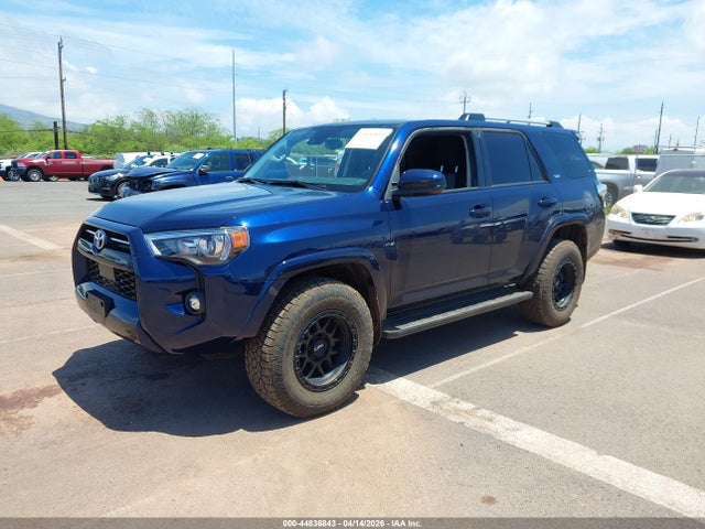Toyota 4RUNNER SR5 2024 JTEMU5JR7R6253483 Image 2