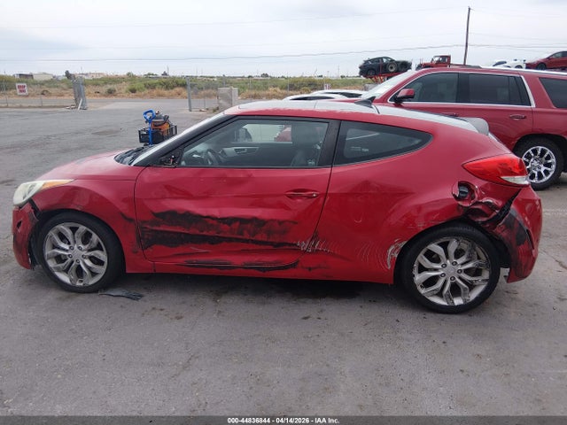 Aukcja sprzedaży 2013 Hyundai Veloster Base W/black, vin: KMHTC6AD5DU135736, numer aukcji: 44836844