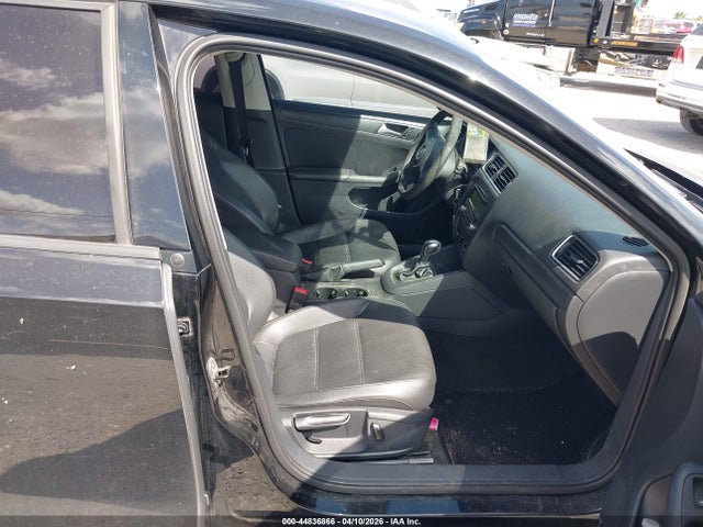 2014 Volkswagen Jetta 1.8t Se მანქანა იყიდება აუქციონზე, vin: 3VWD17AJ0EM417392, აუქციონის ნომერი: 44836866