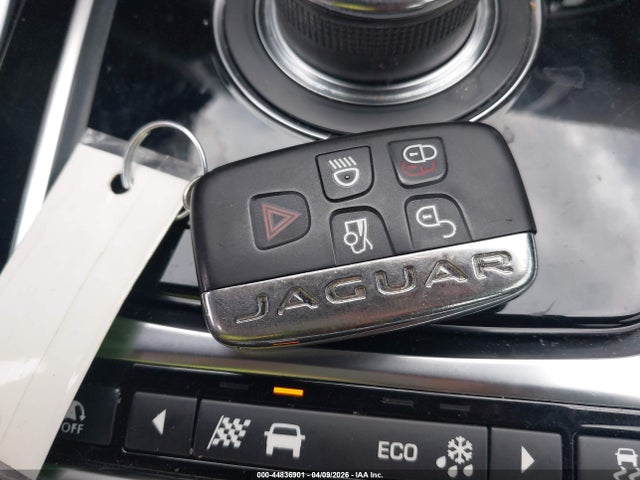 2019 JAGUAR XE SAJAR4FX0KCP45856 Photo 10