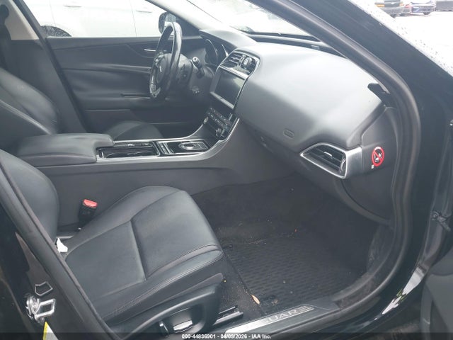 2019 JAGUAR XE SAJAR4FX0KCP45856 Photo 4