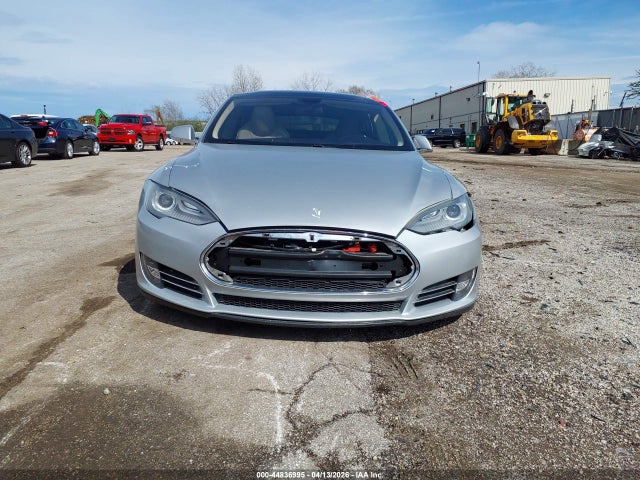 2013 Tesla Model S Performance მანქანა იყიდება აუქციონზე, vin: 5YJSA1DP8DFP05798, აუქციონის ნომერი: 44836995