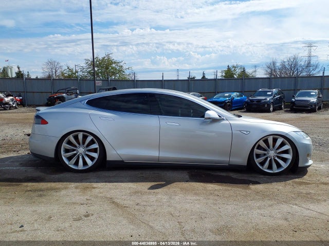 2013 Tesla Model S Performance მანქანა იყიდება აუქციონზე, vin: 5YJSA1DP8DFP05798, აუქციონის ნომერი: 44836995