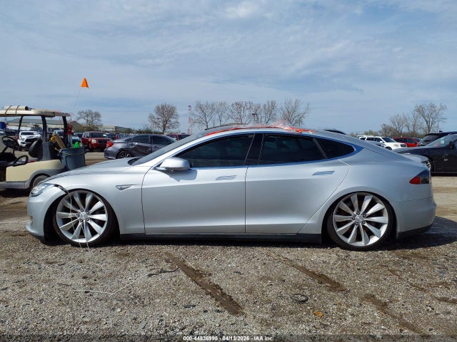 2013 Tesla Model S Performance მანქანა იყიდება აუქციონზე, vin: 5YJSA1DP8DFP05798, აუქციონის ნომერი: 44836995