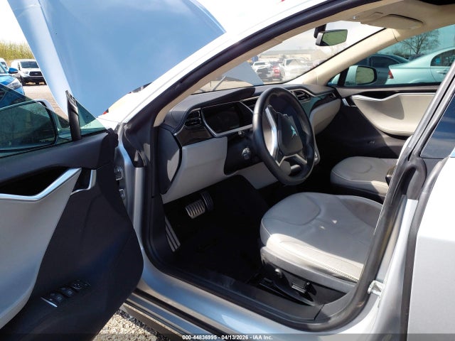 2013 Tesla Model S Performance მანქანა იყიდება აუქციონზე, vin: 5YJSA1DP8DFP05798, აუქციონის ნომერი: 44836995
