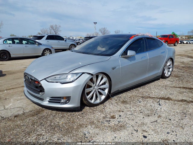 2013 Tesla Model S Performance მანქანა იყიდება აუქციონზე, vin: 5YJSA1DP8DFP05798, აუქციონის ნომერი: 44836995