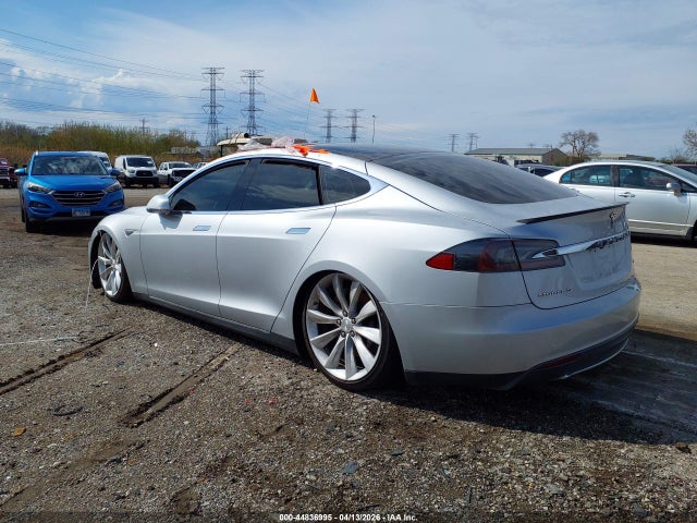 2013 Tesla Model S Performance მანქანა იყიდება აუქციონზე, vin: 5YJSA1DP8DFP05798, აუქციონის ნომერი: 44836995