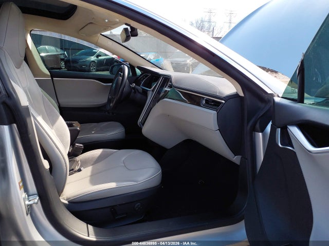 2013 Tesla Model S Performance მანქანა იყიდება აუქციონზე, vin: 5YJSA1DP8DFP05798, აუქციონის ნომერი: 44836995