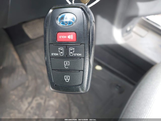 Toyota SIENNA LE 2025 5TDKRKEC6SS266832 Image 11