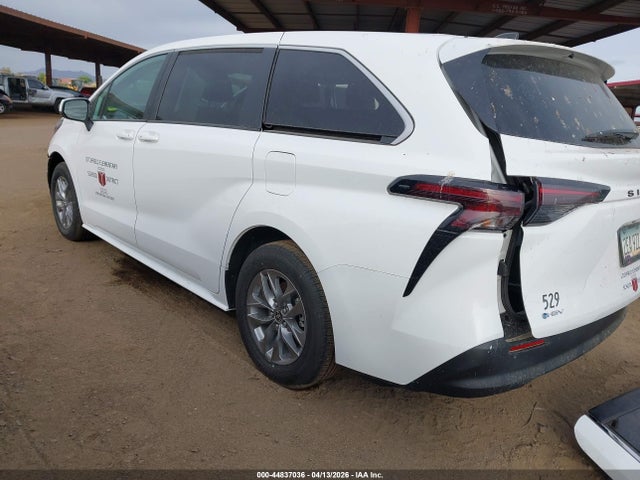 Toyota SIENNA LE 2025 5TDKRKEC6SS266832 Image 3