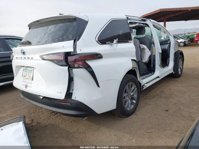 Toyota SIENNA LE 2025 5TDKRKEC6SS266832 Image 4