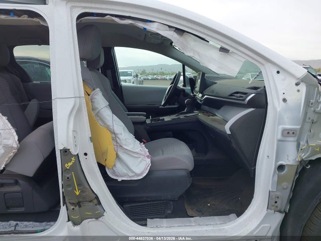 Toyota SIENNA LE 2025 5TDKRKEC6SS266832 Image 5