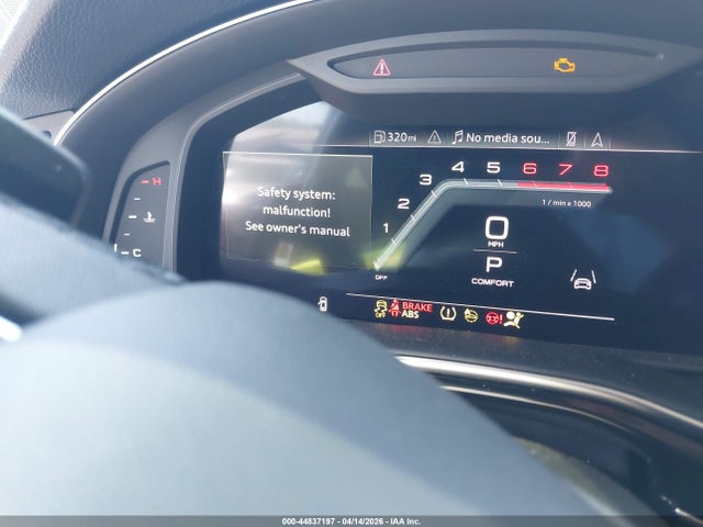 44837197 :رقم المزاد ، WA1LXBF72PD010860 vin ، 2023 Audi Q7 Premium Plus 55 Tfsi Quattro Tiptronic مزاد بيع