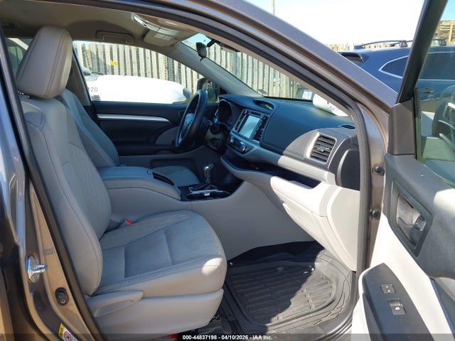 Продаж на аукціоні авто 2017 Toyota Highlander Le Plus, vin: 5TDBZRFH3HS475845, номер лоту: 44837198