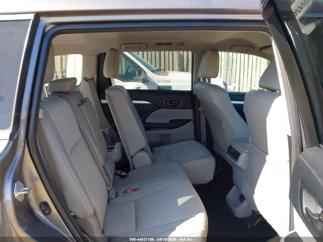 Продаж на аукціоні авто 2017 Toyota Highlander Le Plus, vin: 5TDBZRFH3HS475845, номер лоту: 44837198